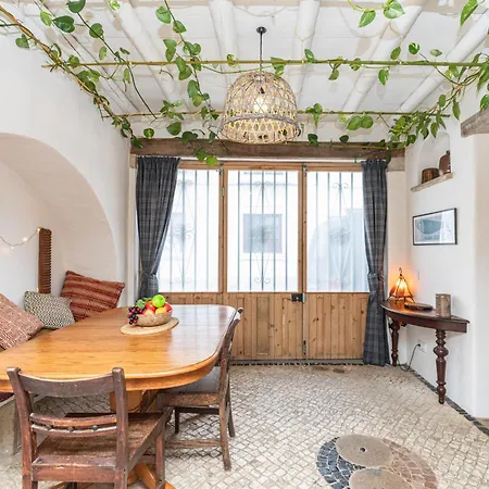 Апартаменты Casa Callebanda-superb Spot In Historical Centre *